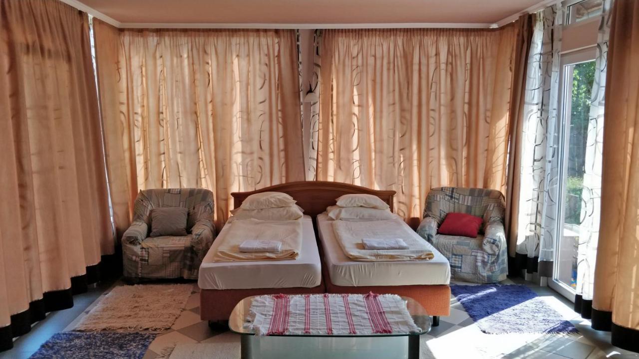 Novákporta vendégház Lakhegy Esterno foto