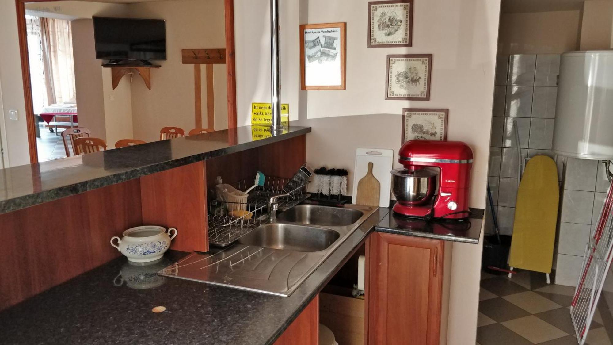 Novákporta vendégház Lakhegy Esterno foto
