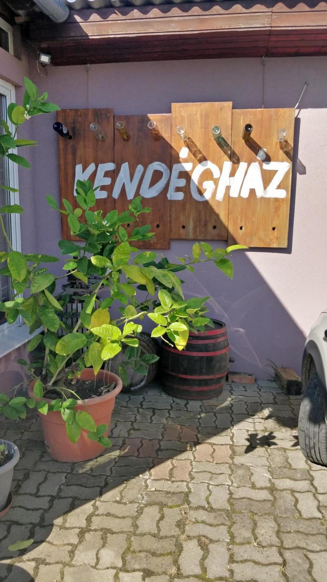 Novákporta vendégház Lakhegy Esterno foto
