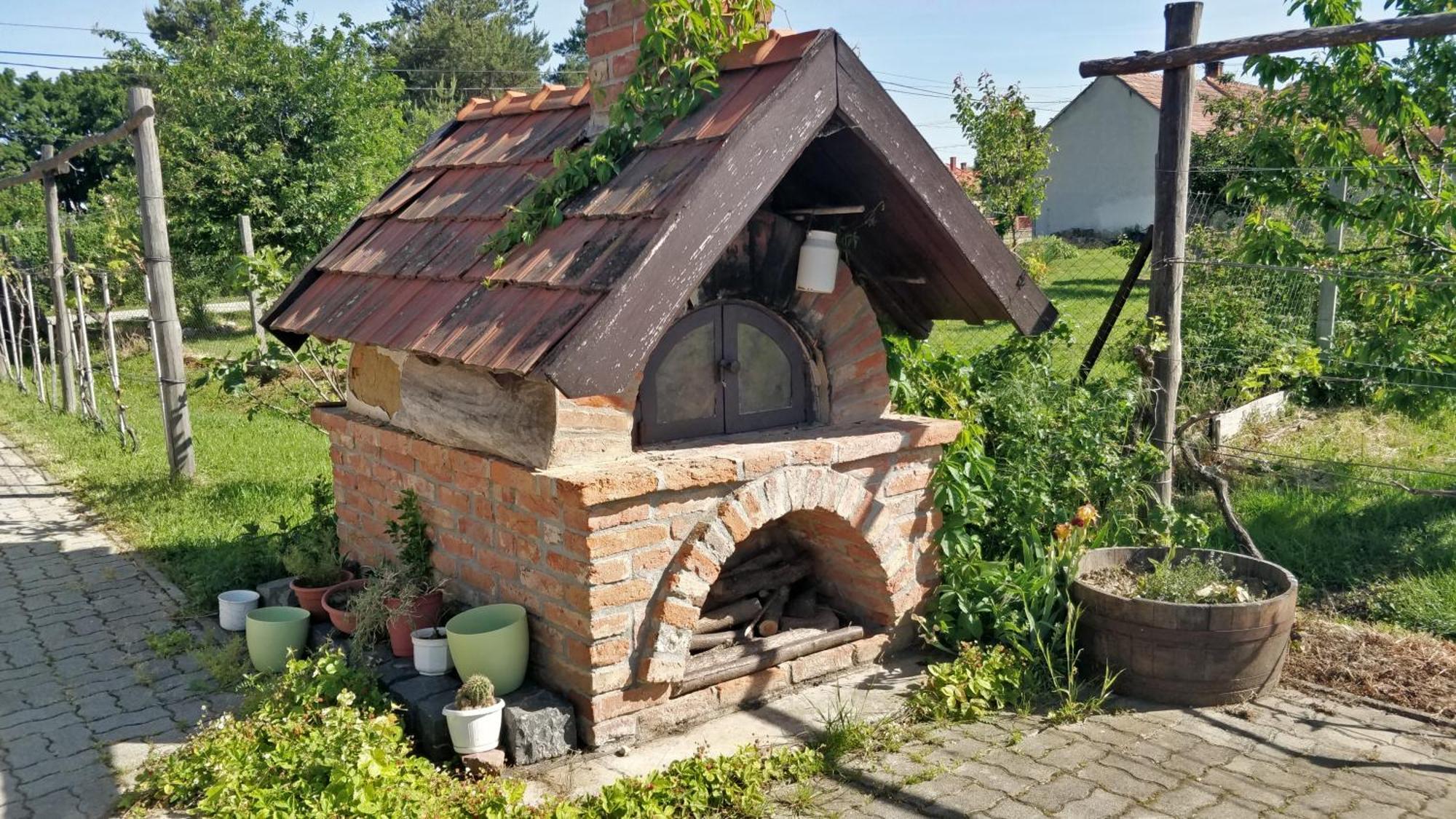 Novákporta vendégház Lakhegy Esterno foto